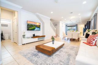 Gorgeous 5Bd w Private Pool Windsor Westside 8893 - 4