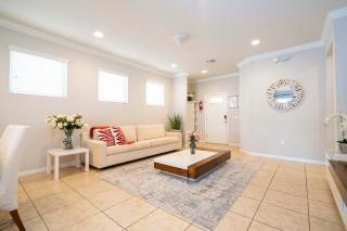 Gorgeous 5Bd w Private Pool Windsor Westside 8893 - 2