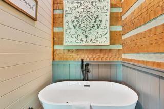 Knotty Pine - Townsend - 8