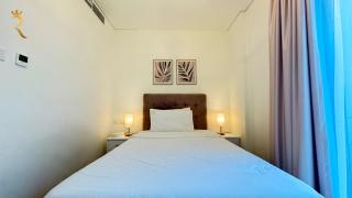 Serene Al Raha 2BR Poolside Comfort and Gym Access - Abu Dhabi - 4