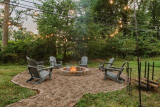 Family Hangout Spot - Fenced Yard - Fire Pit - Games - 0