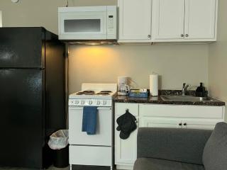 NoHo Cozy Cove - 9
