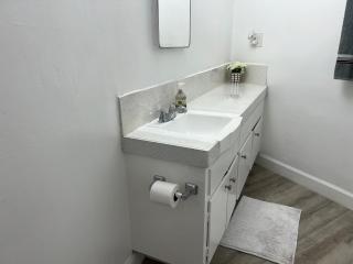NoHo Cozy Cove - 3