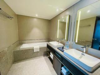 Grand Anara Airport Hotel - 4