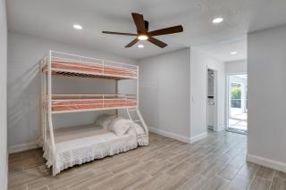 Modern and Spacious 3bdrm and 3 bath house with pool - 8