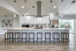 Modern and Spacious 3bdrm and 3 bath house with pool - 6