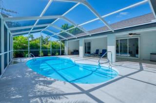 Modern and Spacious 3bdrm and 3 bath house with pool - 3