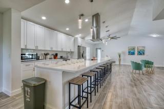 Modern and Spacious 3bdrm and 3 bath house with pool - 2
