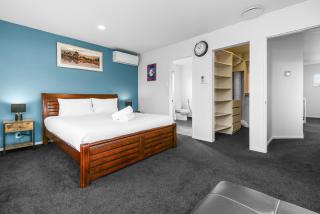 Family Retreat with Private Spa & Outdoor Oasis - Auckland - 8