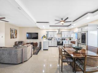 Hospitality Expert BTS 1 - Pool Beach & Chef - Montego Bay - 1
