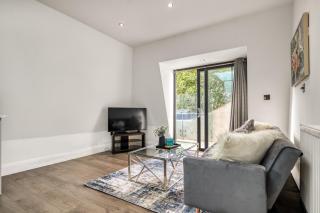 Bright & Glamorous Apartment 1BR 1BA Private Balcony - London - 7
