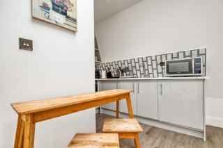 Bright & Glamorous Apartment 1BR 1BA Private Balcony - London - 5