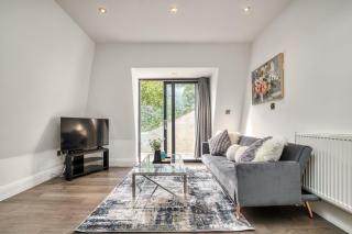 Bright & Glamorous Apartment 1BR 1BA Private Balcony - London - 9