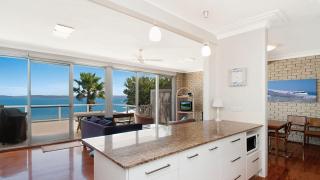 'Beachview' by HolidayCo - Killcare - 7