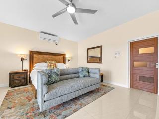 Hospitality Expert BTS 3 - Pool Beach & Bar - Montego Bay - 0