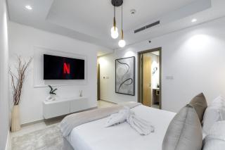 Elite Rooftop Pool and Burj Khalifa Panorama balcony 2Br apartment in Paramount Hotel Midtown - 1