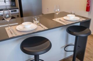 Comfortable Flat that Sleeps 2 Near Circle Mall - Dubai - 1