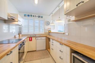 The Helm 2 Stunning waterfront unit with Air Conditioning - 1