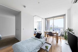 Cozy 2BR Apt Steps from Southern Cross City Views - 9