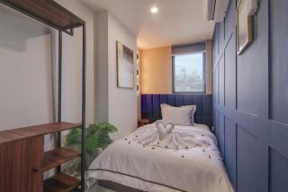 2BR Collins Art Deco W Pool & Playstation 5 - 5