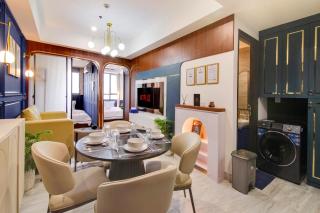 2BR Collins Art Deco W Pool & Playstation 5 - 9