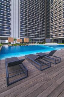 2BR Collins Art Deco W Pool & Playstation 5 - 0