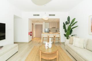 Two Bedroom Apartment with Balcony Canal View and Free Yas Theme Park Tickets - Abu Dhabi - 7