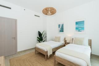 Two Bedroom Apartment with Balcony Canal View and Free Yas Theme Park Tickets - Abu Dhabi - 1