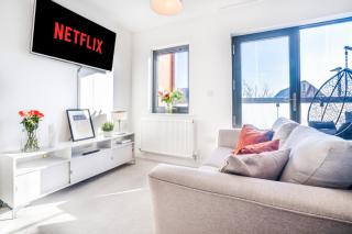 Heathrow in 15 mins - Balcony - Dedicated Workspace - Hounslow - 0