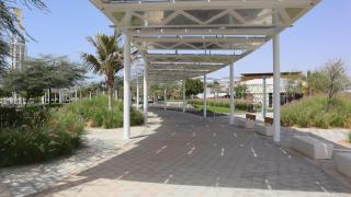 1BR Masdar Getaway Poolside Living with free Parking - Abu Dhabi - 5