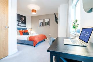 Heathrow in 15 mins - Balcony - Dedicated Workspace - Hounslow - 4