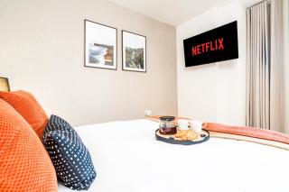 TheCountingSheep - Heathrow in 15 mins - Glass Balcony - Dedicated Workspace - 3