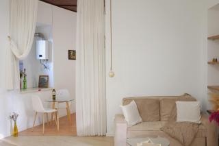 Cozy & Bright Apartment in the Heart of Tbilisi - Tbilisi - 5