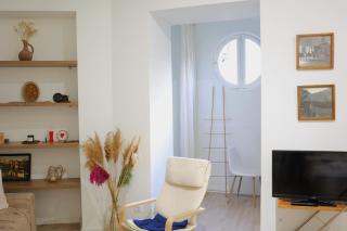 Cozy & Bright Apartment in the Heart of Tbilisi - Tbilisi - 1