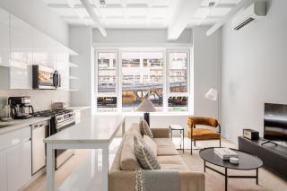 Blueground The Loop elevator nr Willis Tower CHI-1234 - 0