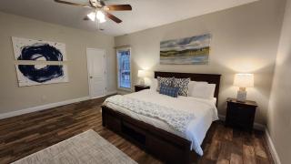 Lakeside Villa Retreat 5-Bedroom Oasis with 6 TVs 3-Acres of Waterfront Fishing & Canoe Adventures - - 1