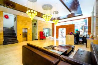The Vaikunth Mcleodganj #centrally heated & air cooled #scenic mountain view #big parking #on mall road #top rated #most awarded #premium rooms #bar #terrace #lift #property of the year - McLeod Ganj - 4