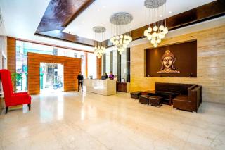 The Vaikunth Mcleodganj #centrally heated & air cooled #scenic mountain view #big parking #on mall road #top rated #most awarded #premium rooms #bar #terrace #lift #property of the year - McLeod Ganj - 8