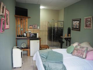 Smirna Guesthouse - Vryburg - 8