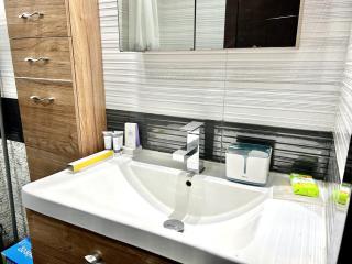 Homes2Retreat - Resort Living Close to Miracle Garden - 7