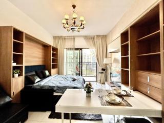 Homes2Retreat - Resort Living Close to Miracle Garden - 0