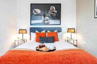 Heathrow in 15 mins - Balcony - Dedicated Workspace - Hounslow - 9
