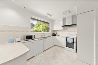 Lovely 4 Bedroom House in Seaford - 6