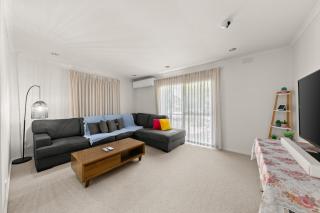 Lovely 4 Bedroom House in Seaford - 4