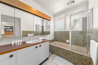 Lovely 4 Bedroom House in Seaford - 3