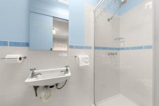 Lovely 4 Bedroom House in Seaford - 2