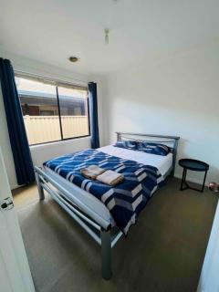 Family Friendly Vacation Home nearby Melbourne Airport - Caroline Springs - 8