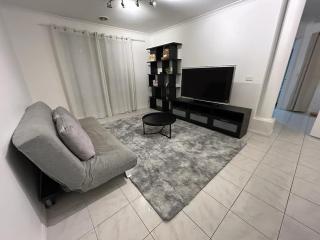 Family Friendly Vacation Home nearby Melbourne Airport - Caroline Springs - 6