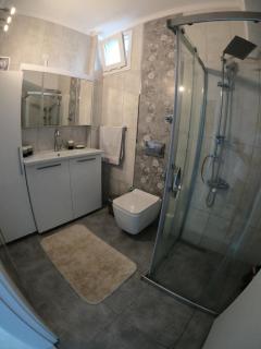 pitanehouse - - 5