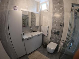 pitanehouse - - 1